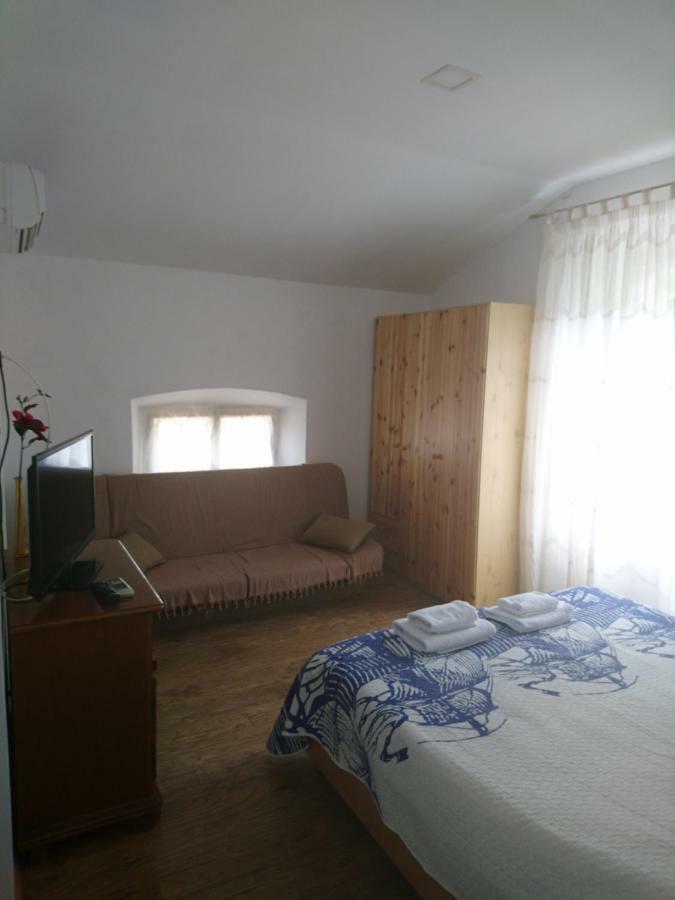 Apartment Dalmatinac Ivo โปลาเช ภายนอก รูปภาพ